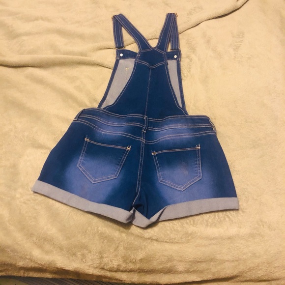 women’s overall shorts - Picture 3 of 3